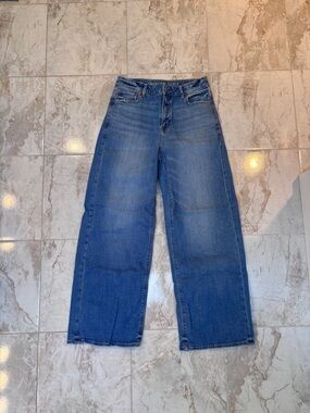 AE Super High-Rise Baggy Wide Leg Jeans
Size - 4R